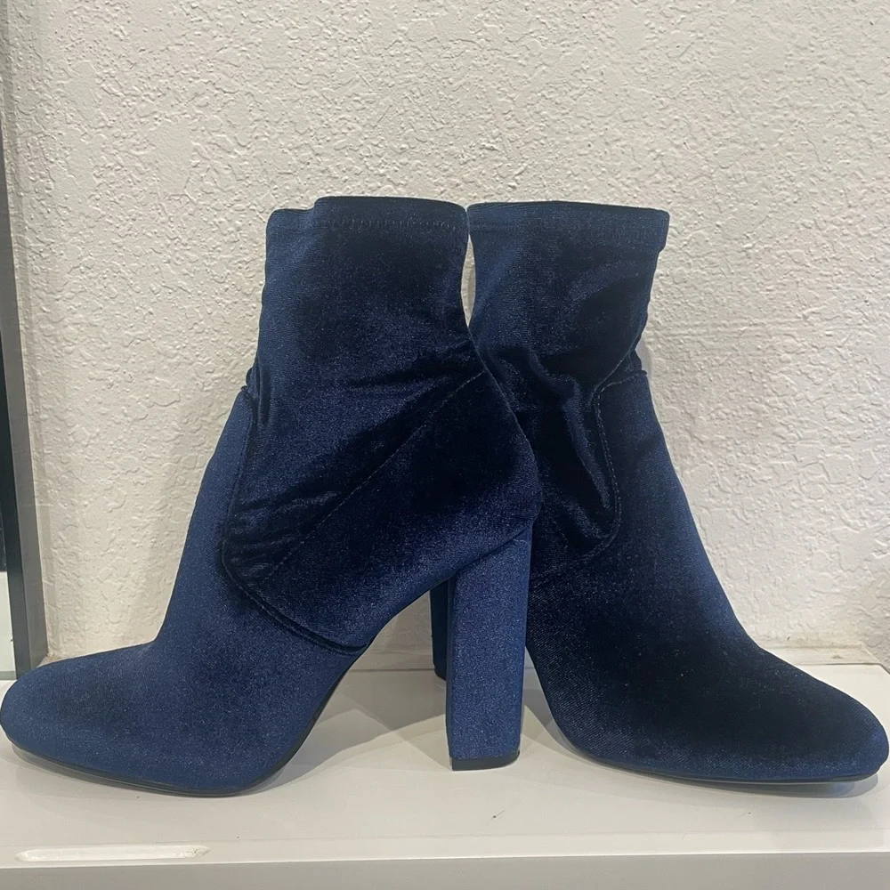 Steve Madden Blue Velvet booties - Picture 3 of 7